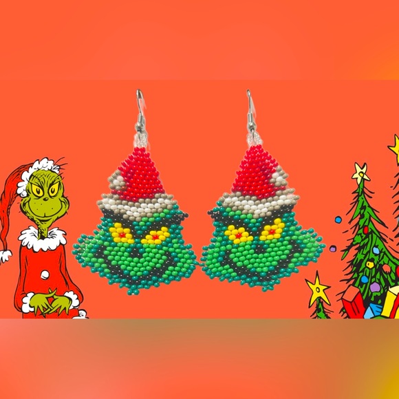 GrandmaMia’s Festive Grinchy Glass Bead Earrings - Picture 1 of 5